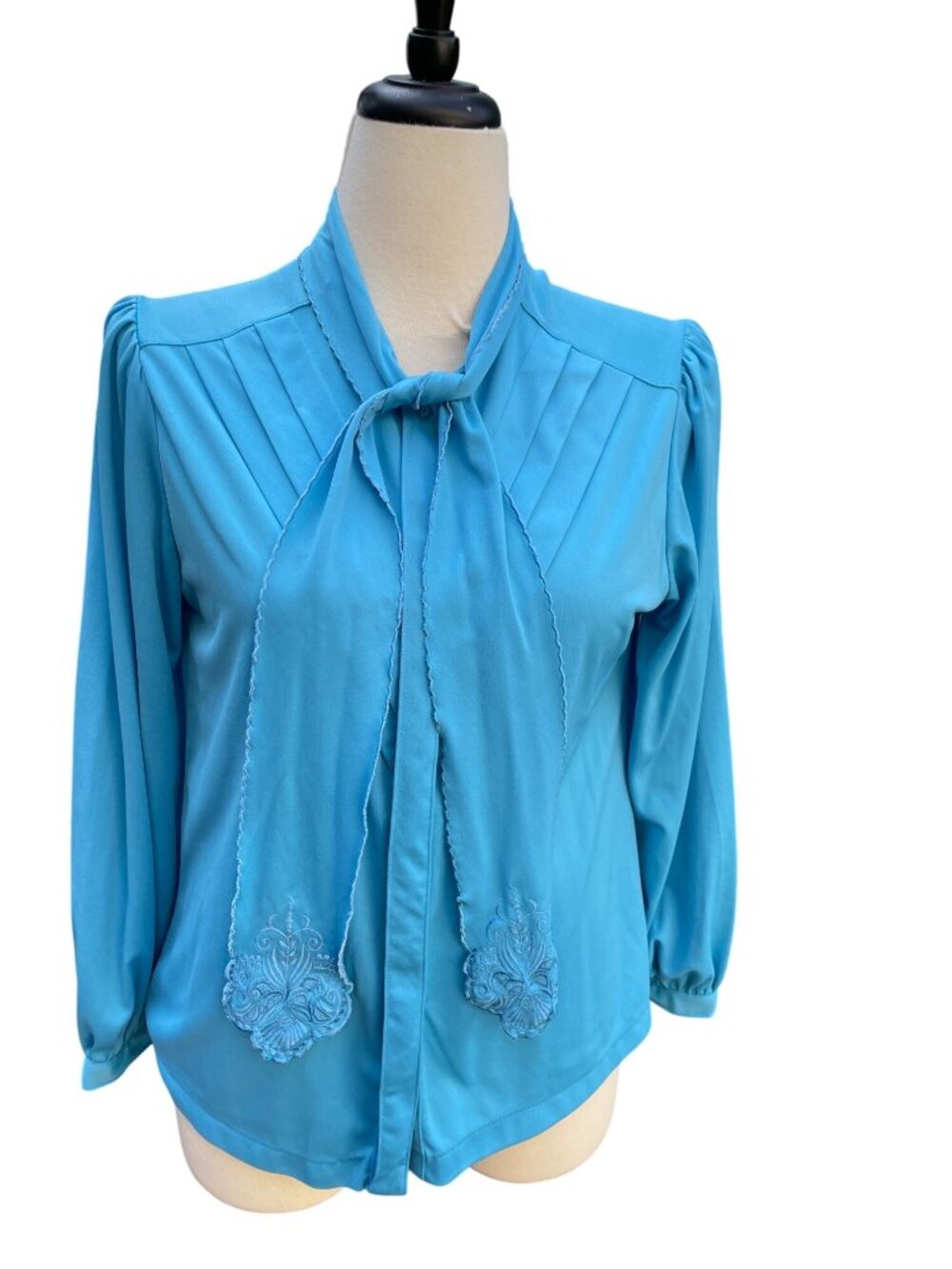 Blue Long Sleeve Blouse With Embroidered Details & Pleated Design Vintage